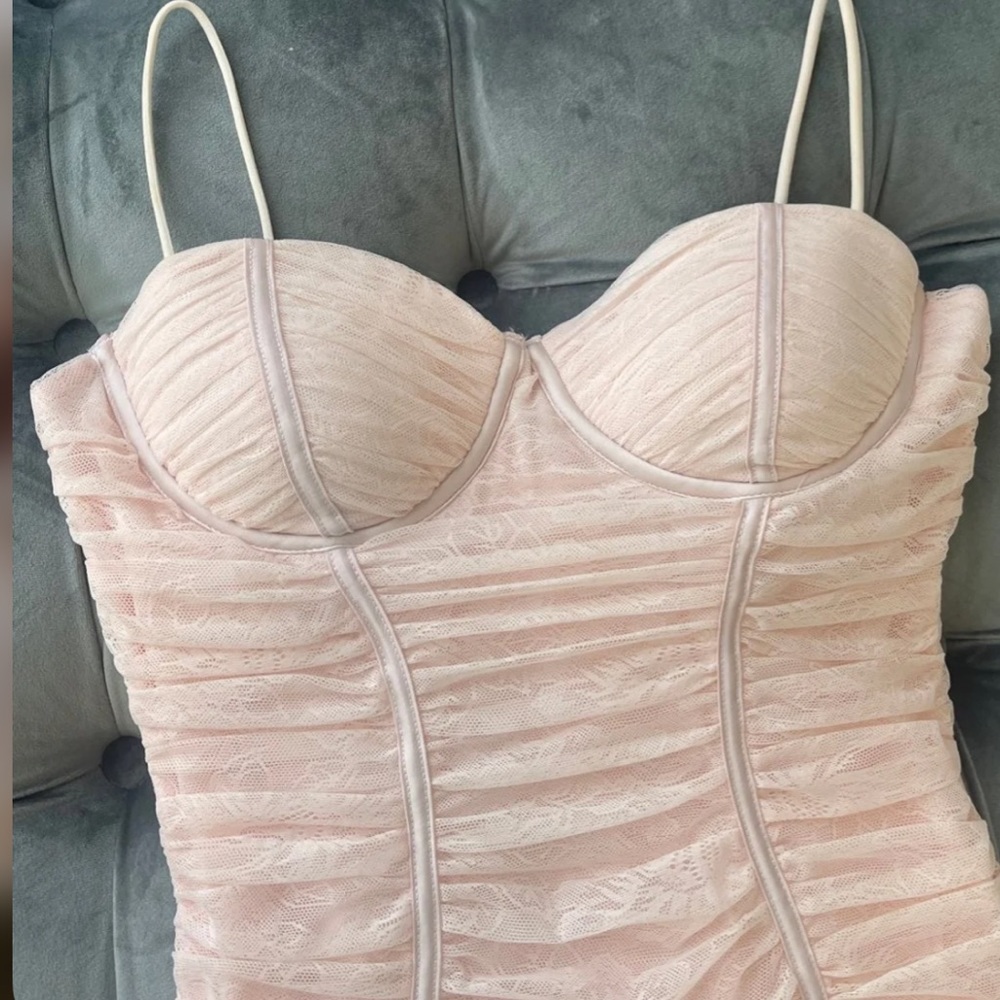 Lace light pink dress - Picture 3 of 4